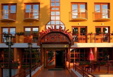 Hotel Minerva Mosonmagyarovar Bagian luar foto