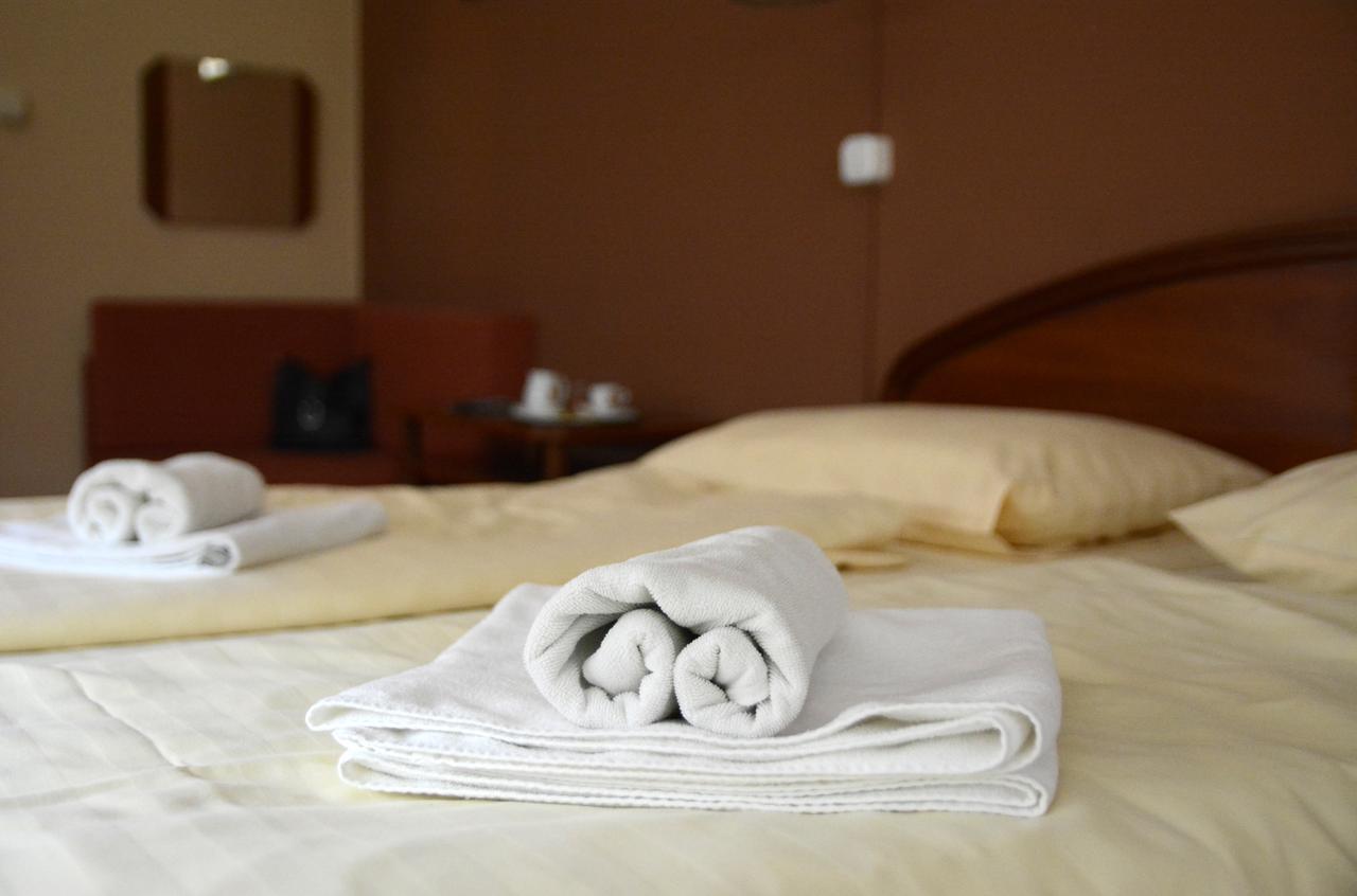 Hotel Minerva Mosonmagyarovar Bagian luar foto