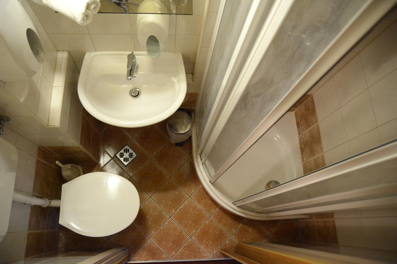 Hotel Minerva Mosonmagyarovar Bagian luar foto