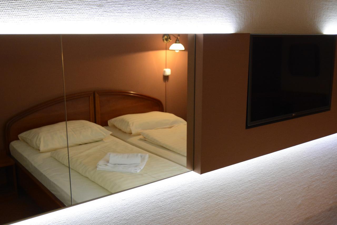 Hotel Minerva Mosonmagyarovar Bagian luar foto