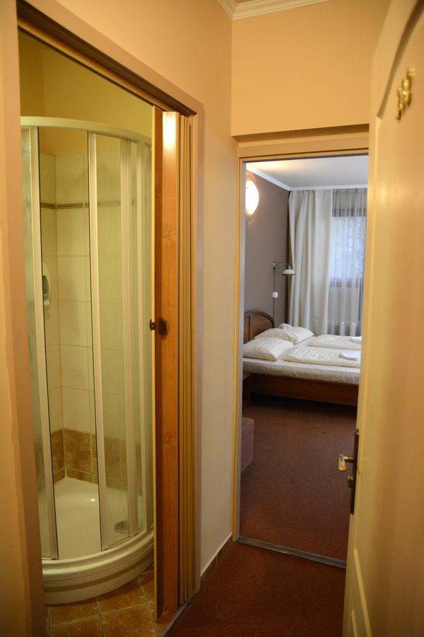 Hotel Minerva Mosonmagyarovar Bagian luar foto