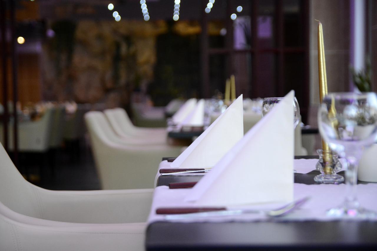 Hotel Minerva Mosonmagyarovar Bagian luar foto